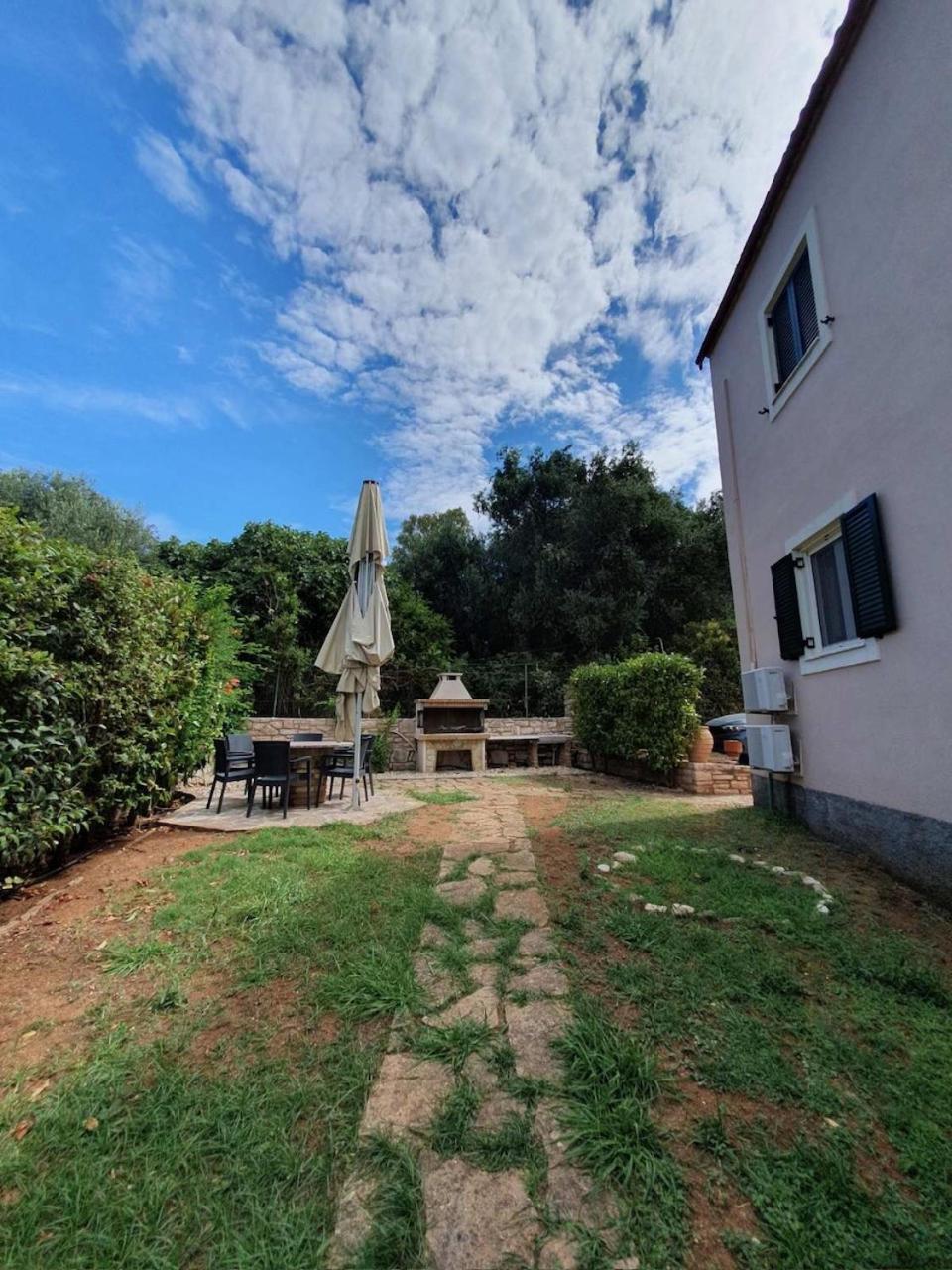 Emily'S Apartments Kassiopi Exterior photo